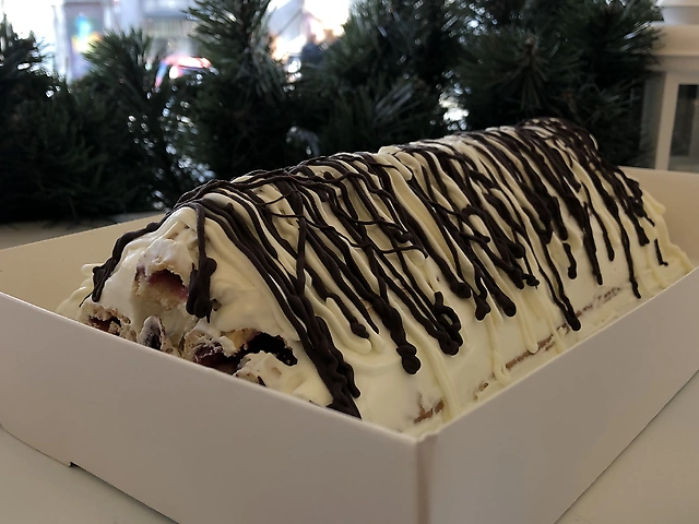 Дрова під снігом