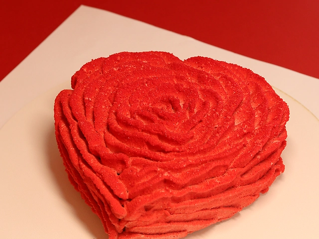 Авторський торт серце, У червоному кольорі