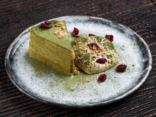 Мигдалевий матча торт з мусом із каштану