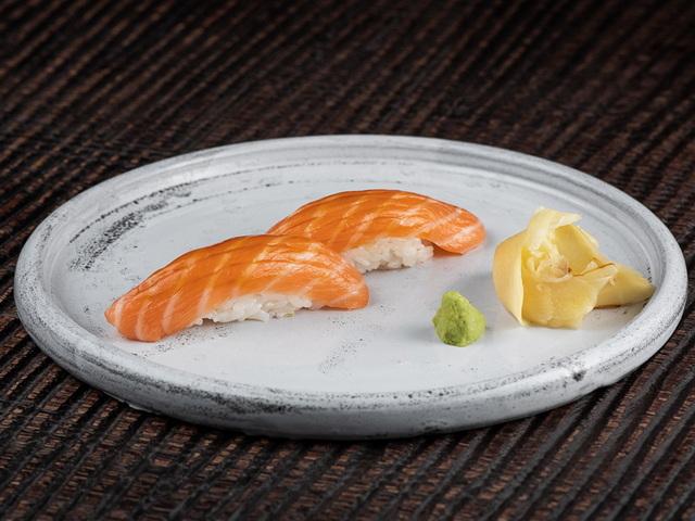 Суші лосось