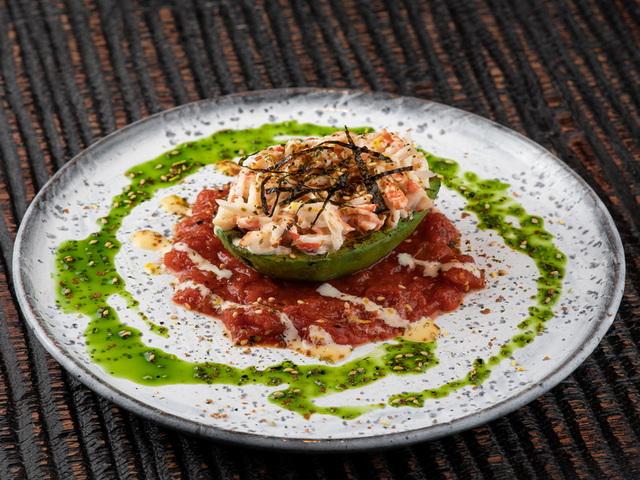 Авокадо на грилі з крабом