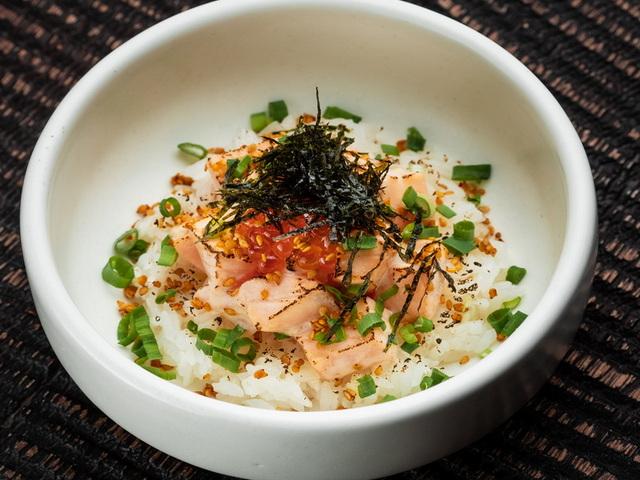 Райс боули з лососем