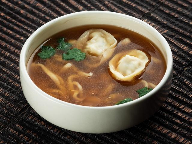 Курячий суп з локшиною і вонтонами