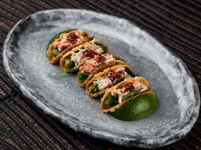 Такос з крабом, норі та авокадо