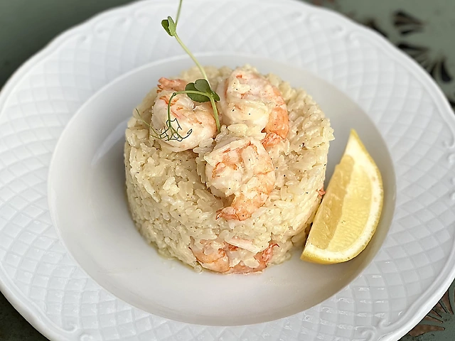 Ризотто по-домашньому з хвостами тигрової креветки
