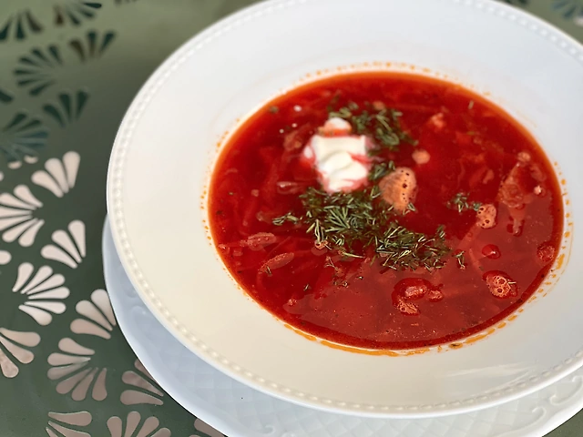 Борщ зі сметаною