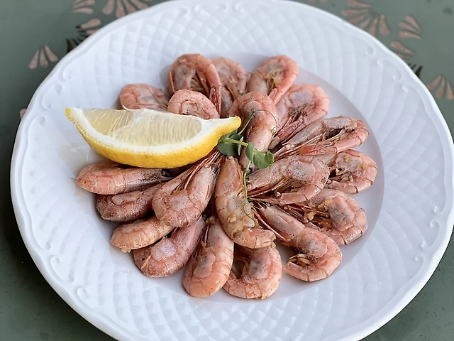 Креветки гренландські смажені у часниковому соусі