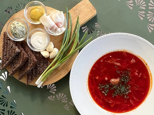 Борщ з прибамбасами