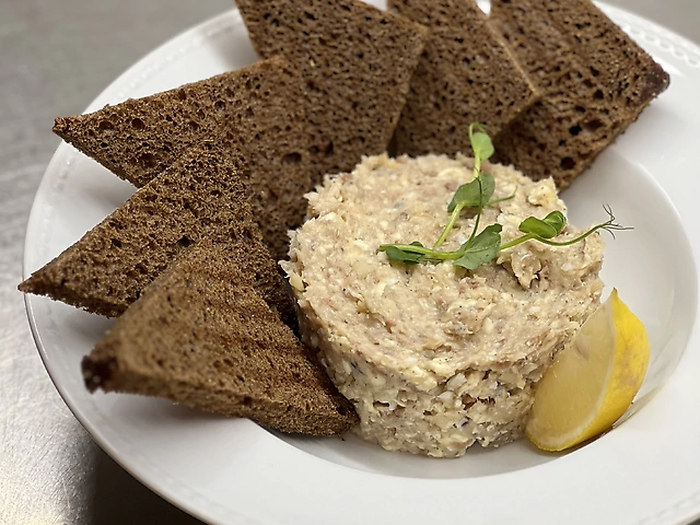 Форшмак з бородинськими грінками