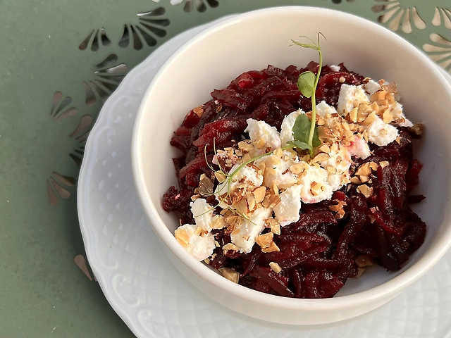 Буряк з фетою та мигдалем