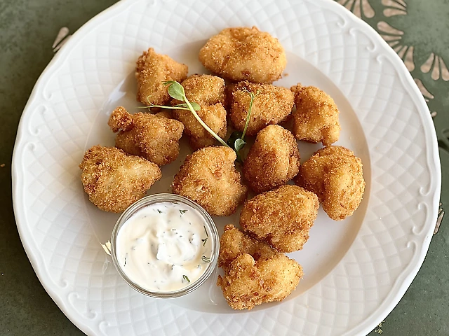 Цвітна капуста смажена у паніровці з соусом