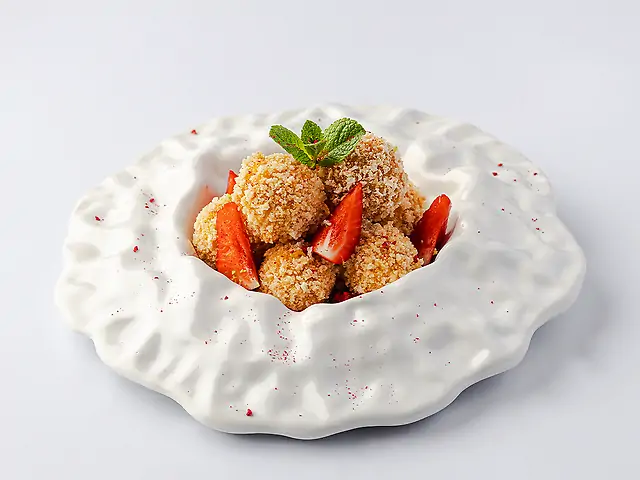 Croquettes with mozzarella, cheddar and Strawberries