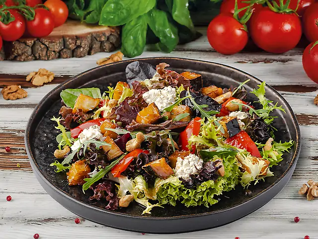 Салат з хрумким баклажаном