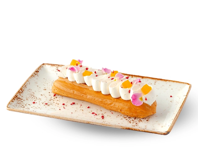 Еклер із заварним кремом з маракуєю