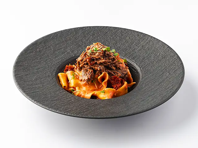 Папарделле з томленими щоками телятини