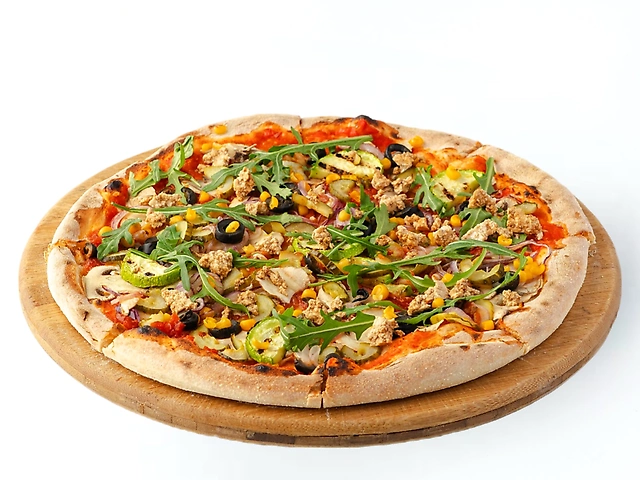 Пісна піца з овочами та маринованим тофу