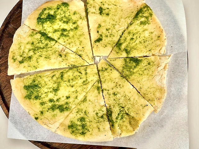 Фокачча під часниковим соусом