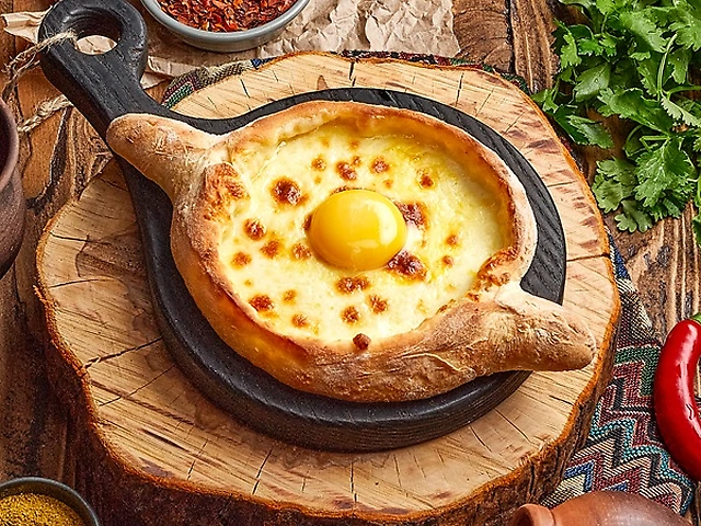 Хачапурі по-аджарськи