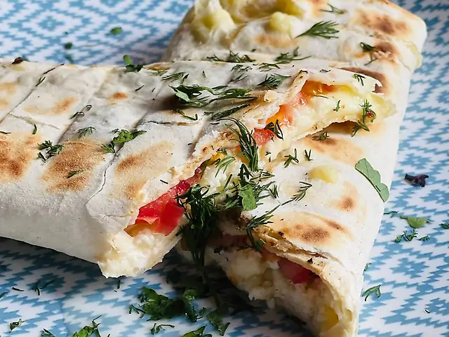 Сулугуні в лаваші