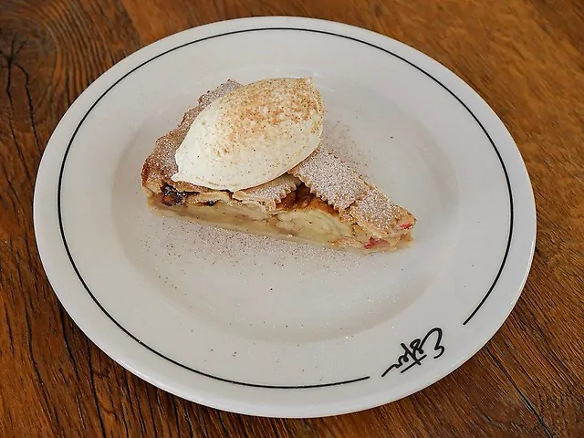 Тарт з яблуками