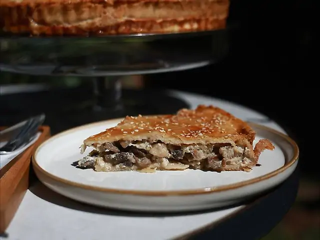 Кіш з куркою та грибами