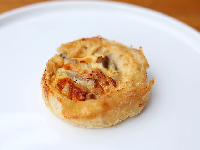 Кіш з куркою та грибами