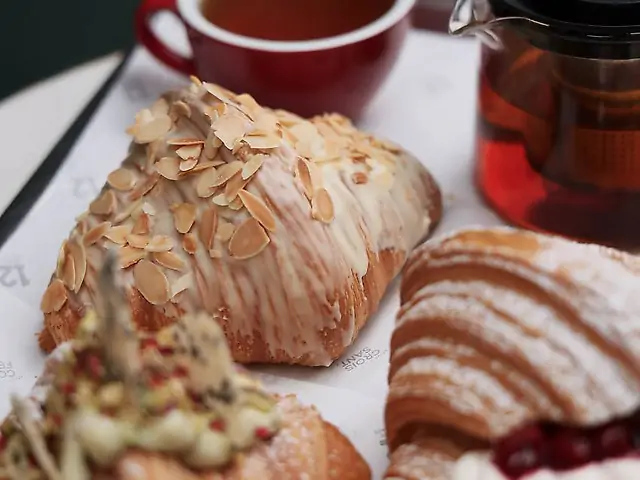 Комбо солодкий круасан + класичний чай: Комбо солодкий круасан + чай