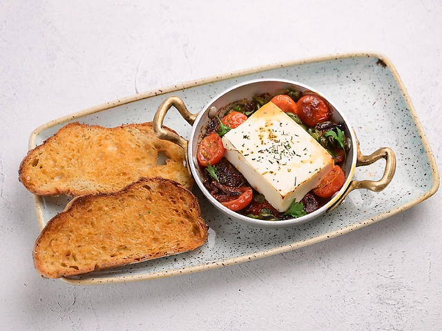 Запечена фета а-ля путанеска