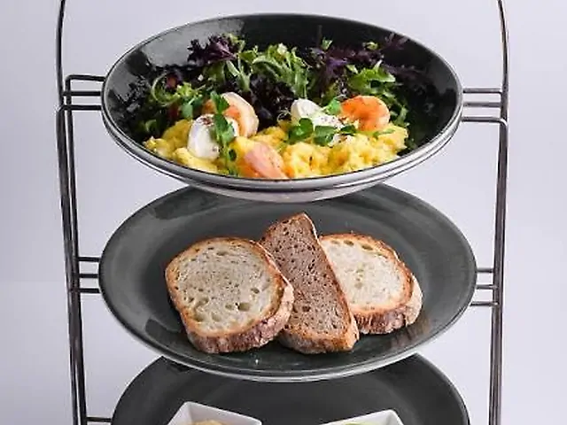 Скрембл з креветками та філадельфією