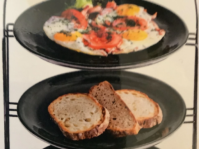 Оката яєчня з беконом