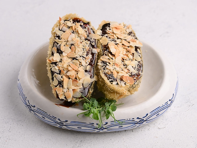 Суші-бургер з лососем та тунцем