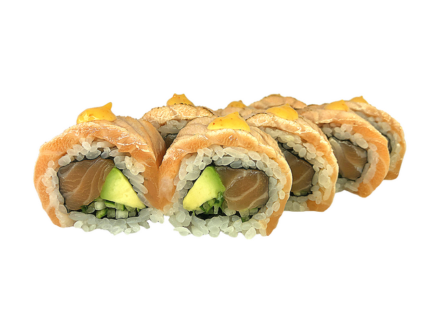 З опаленим лососем і спайсі соусом