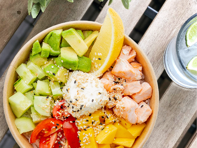 Поке боул із запеченим лососем