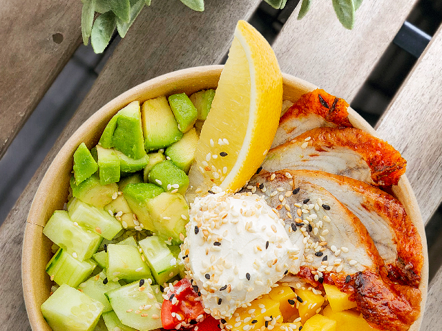 Поке боул з вугрем