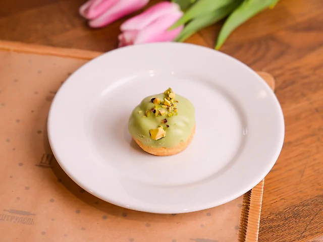 Профітроль фісташковий