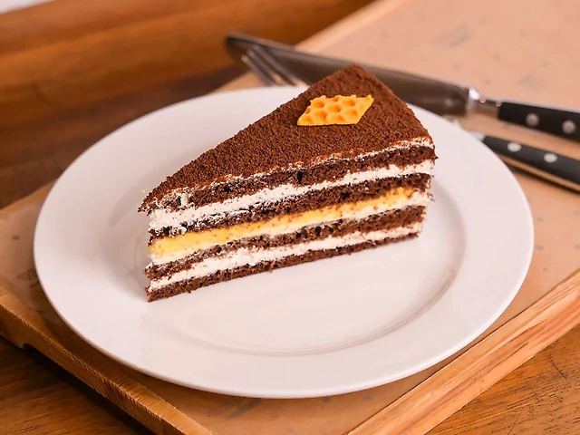 Шоколадний медовик з апельсином