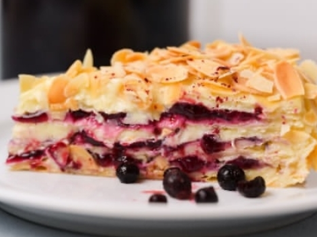 Наполеон зі смородиною