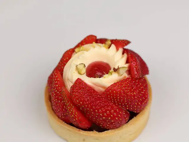 Тарталетка полунично-фісташкова