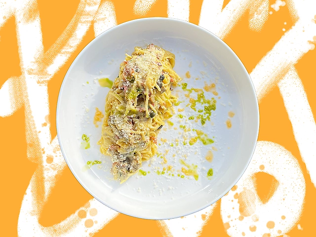 Спагеті з артишоками та беконом, Грана Падано, жовток, два види олії