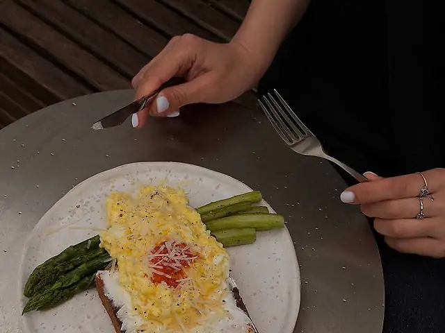 Скрембл зі спаржею