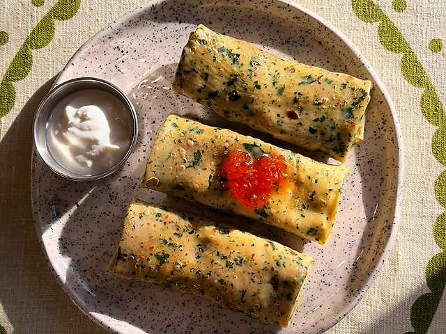 Шпинатні млинці з лососем