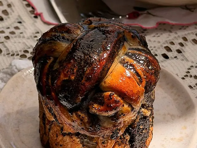 Булочка з маком