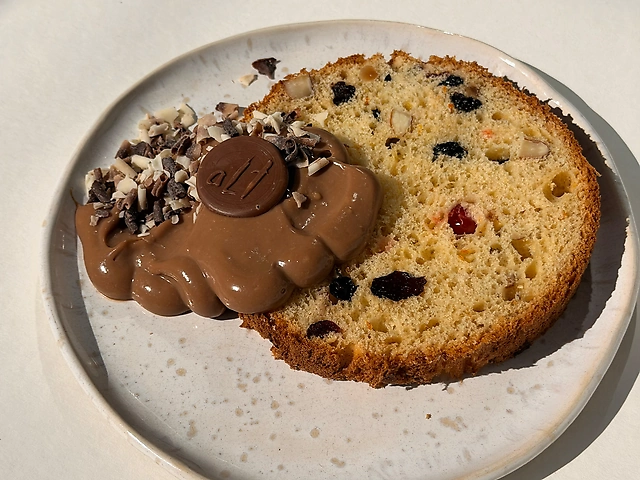 Слайс паски з шоколадним кремом