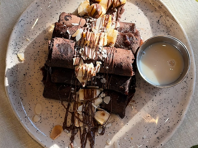 Шоколадні млинці з нутеллою та бананом