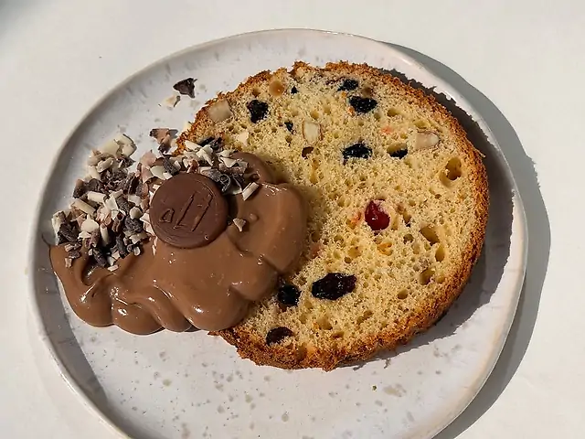 Слайс паски з шоколадним кремом