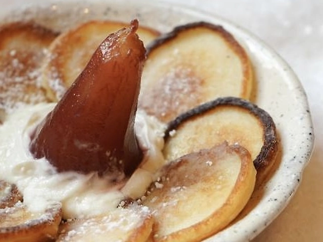 Оладки з винною грушею