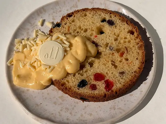 Слайс паски з ванільним кремом