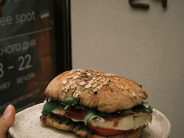 Чіабата хамон-моцарелла