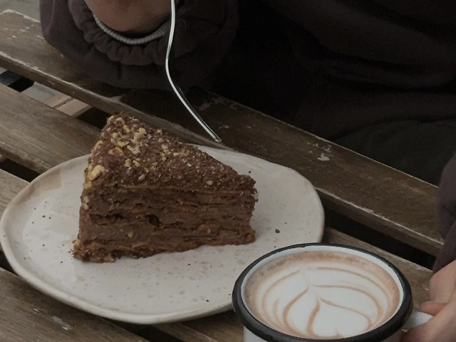 Шоколадно-фундучний Наполеон