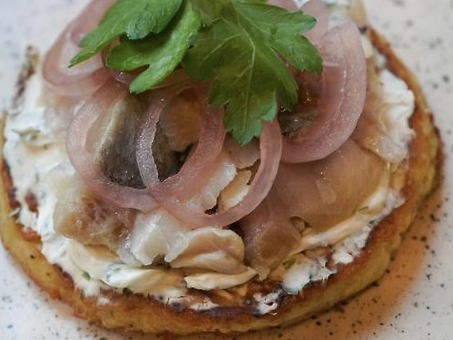 Картопляний тост з оселедцем